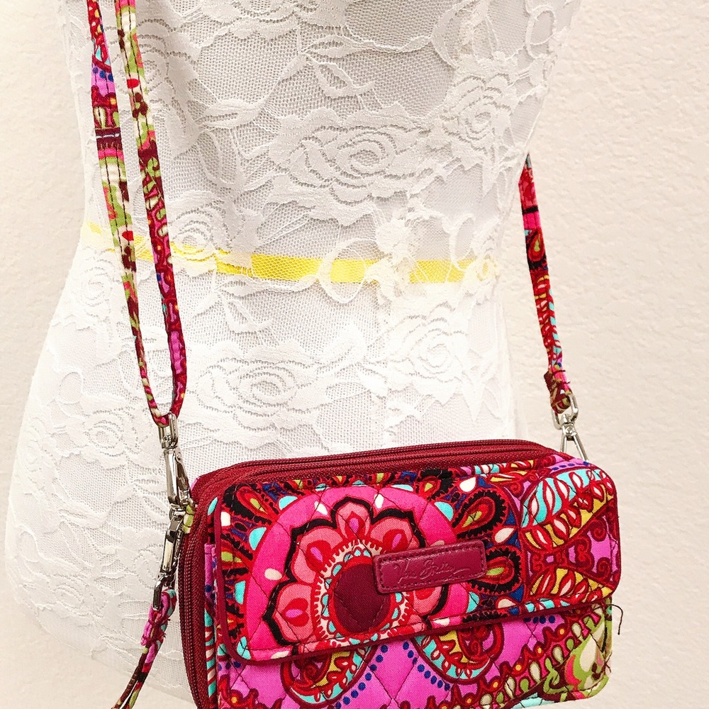Vera Bradley all in 1 crossbody Resort Medallions